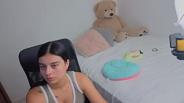 valerihouse  online show from May 14, 1:34 am