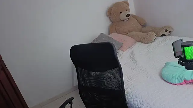 valerihouse  online show from June 21, 2:14 am