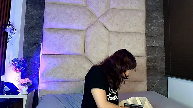 Snapshot of Divine_____ chatting on June 20, 8:55 pm Divine online show from June 20, 8:55 pm