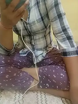 Snapshot of Seema_yadav01 chatting on June 1, 5:20 am Seema yadav01 online show from June 1, 5:20 am