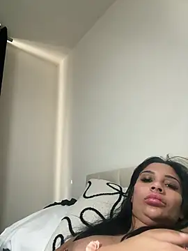 Snapshot of Miss_juicybabes chatting on May 16, 8:00 am Miss juicybabes online show from May 16, 8:00 am