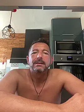 Snapshot of daddy3945 chatting on June 13, 6:33 am daddy3945 online show from June 13, 6:33 am