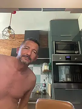 Snapshot of daddy3945 chatting on June 14, 8:16 am daddy3945 online show from June 14, 8:16 am