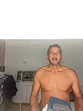 Snapshot of daddy3945 chatting on July 10, 9:23 am daddy3945 online show from July 10, 9:23 am