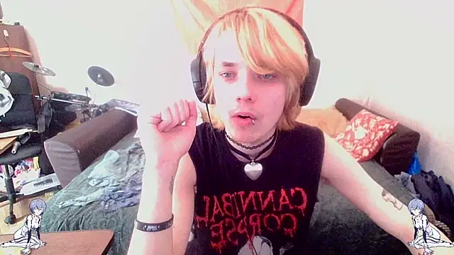 Snapshot of Kael_Gastera chatting on May 22, 12:44 pm Kael Gastera online show from May 22, 12:44 pm