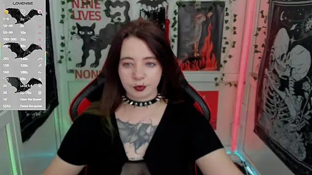 Snapshot of PurpleRune chatting on June 25, 1:15 pm PurpleRune online show from June 25, 1:15 pm