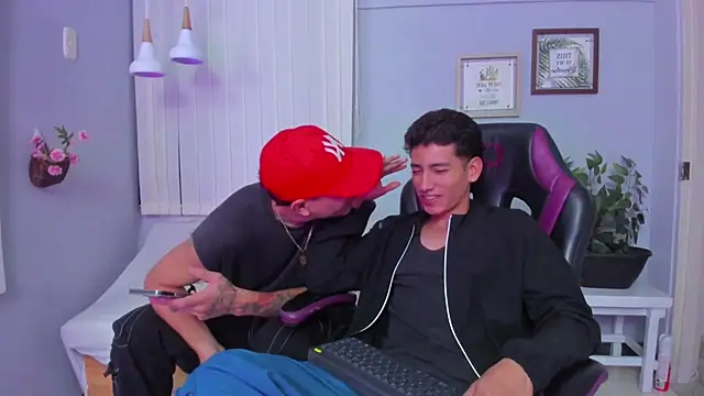 Alejo-and-Thiago online show from May 31, 2:35 pm