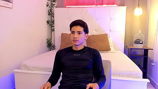 Snapshot of Alejo-and-Thiago chatting on June 18, 12:09 pm Alejo-and-Thiago online show from June 18, 12:09 pm