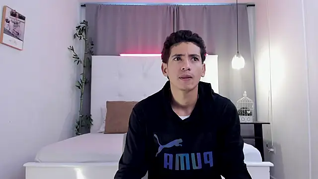 Snapshot of Alejo-and-Thiago chatting on June 20, 12:30 pm Alejo-and-Thiago online show from June 20, 12:30 pm