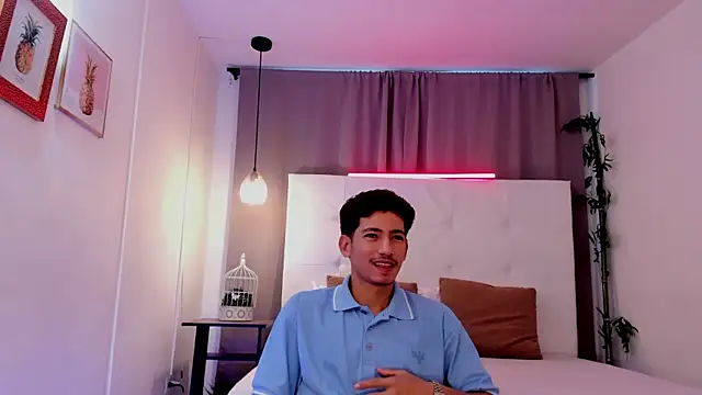 Snapshot of Alejo-and-Thiago chatting on July 25, 12:14 pm Alejo-and-Thiago online show from July 25, 12:14 pm