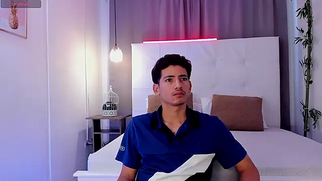 Snapshot of Alejo-and-Thiago chatting on July 28, 12:34 pm Alejo-and-Thiago online show from July 28, 12:34 pm