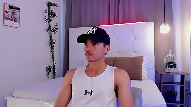 Snapshot of Alejo-and-Thiago chatting on July 31, 12:26 pm Alejo-and-Thiago online show from July 31, 12:26 pm