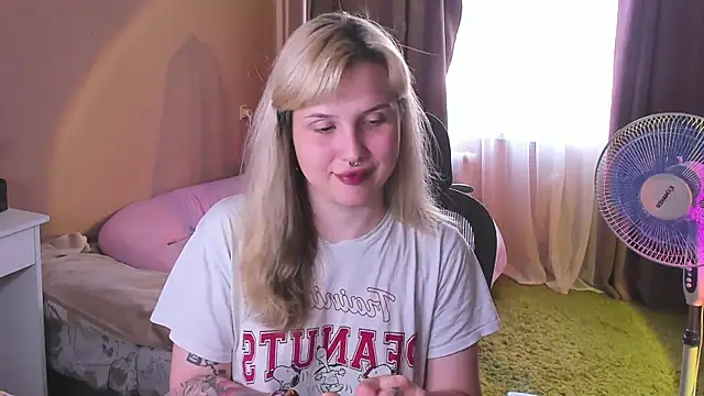hellfirekiss online show from June 26, 9:35 am