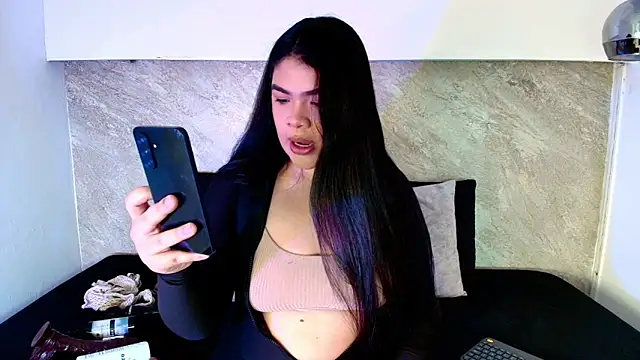 Snapshot of Emma__becket1 chatting on May 13, 1:36 am Emma becket1 online show from May 13, 1:36 am