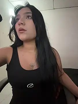 Snapshot of EmiLaurent chatting on May 28, 5:43 pm EmiLaurent online show from May 28, 5:43 pm