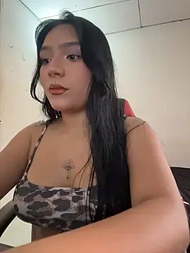 Snapshot of EmiLaurent chatting on June 1, 5:25 pm EmiLaurent online show from June 1, 5:25 pm