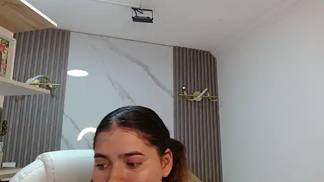 Laurha  online show from May 19, 7:42 pm