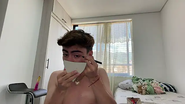 Snapshot of _peachyboy chatting on June 28, 3:07 pm peachyboy online show from June 28, 3:07 pm