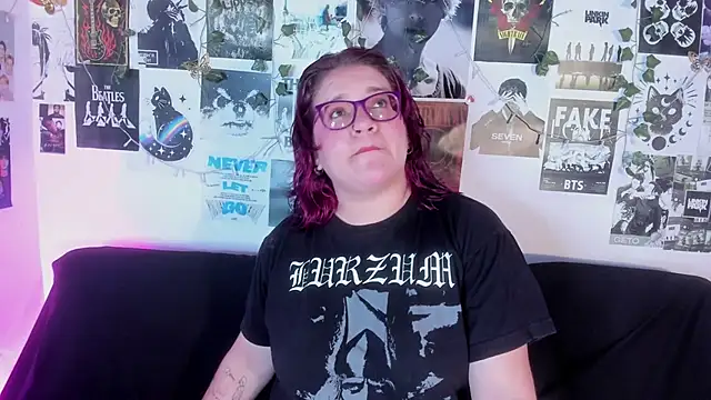 Snapshot of helleen21 chatting on June 6, 7:24 am helleen21 online show from June 6, 7:24 am