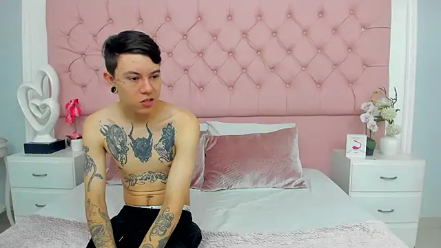 Snapshot of SarahDoll__ chatting on July 1, 2:40 pm SarahDoll online show from July 1, 2:40 pm