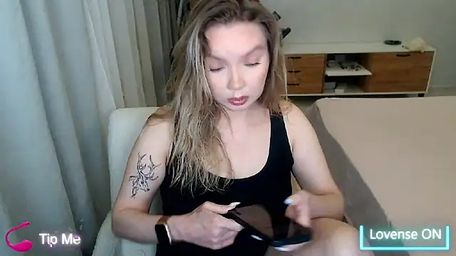 Snapshot of PolinaXXXXXJones chatting on May 12, 6:38 pm PolinaXXXXXJones online show from May 12, 6:38 pm
