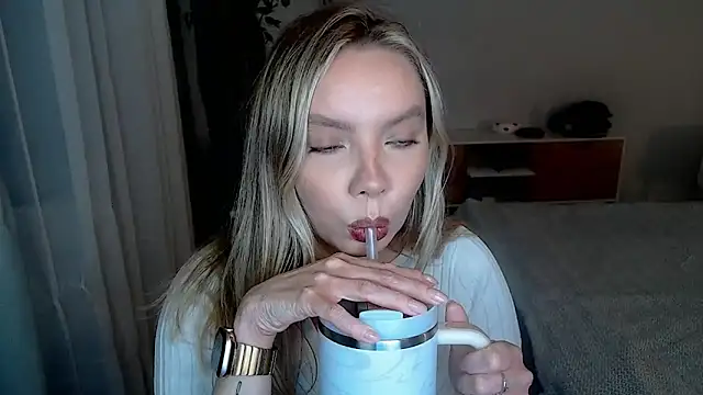Snapshot of PolinaXXXXXJones chatting on June 4, 6:03 pm PolinaXXXXXJones online show from June 4, 6:03 pm