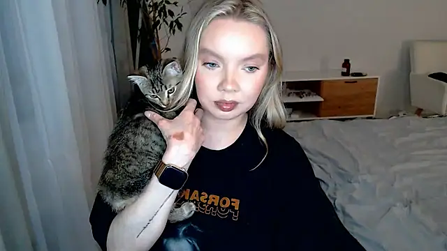 Snapshot of PolinaXXXXXJones chatting on June 5, 4:56 pm PolinaXXXXXJones online show from June 5, 4:56 pm