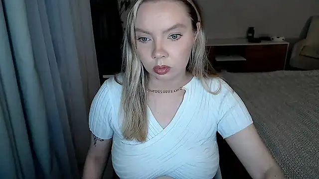 Snapshot of PolinaXXXXXJones chatting on June 9, 5:35 pm PolinaXXXXXJones online show from June 9, 5:35 pm