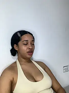 Snapshot of _sweetSabrina- chatting on May 15, 4:25 pm sweetSabrina- online show from May 15, 4:25 pm