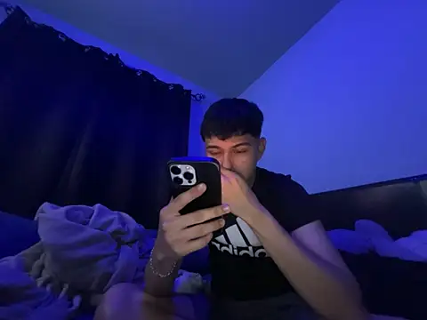 Iantwinkguy21 online show from May 4, 2:40 am