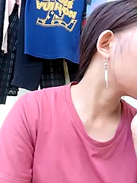 Snapshot of daisyy2 chatting on June 14, 1:14 am daisyy2 online show from June 14, 1:14 am