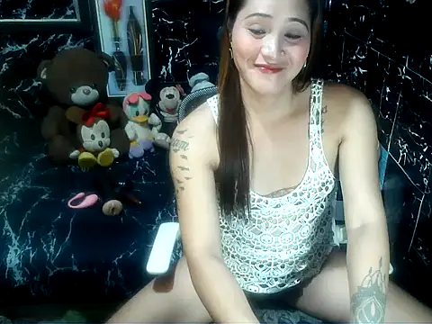 Snapshot of expensivecandy69 chatting on June 3, 6:13 pm expensivecandy69 online show from June 3, 6:13 pm