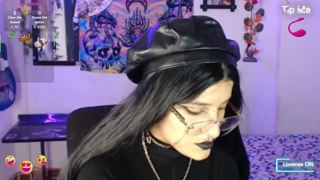 Snapshot of bastethott chatting on June 20, 10:34 pm bastethott online show from June 20, 10:34 pm