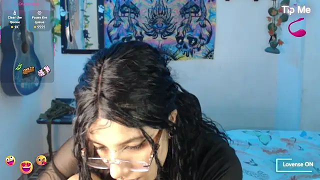 Snapshot of bastethott chatting on July 7, 7:09 am bastethott online show from July 7, 7:09 am