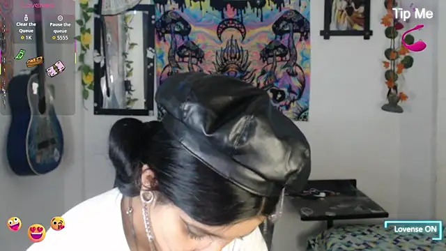 Snapshot of bastethott chatting on July 25, 11:19 am bastethott online show from July 25, 11:19 am