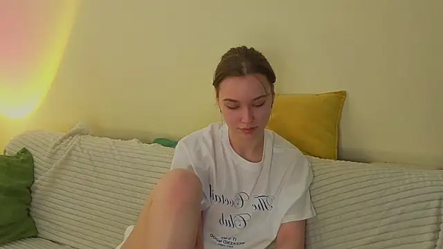 Snapshot of JolieDerringer chatting on June 3, 7:33 am JolieDerringer online show from June 3, 7:33 am