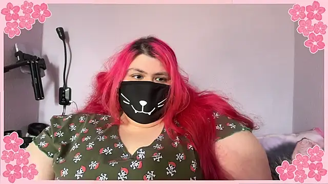 Snapshot of Lady_KitsuneBIG chatting on May 9, 12:21 pm Lady KitsuneBIG online show from May 9, 12:21 pm