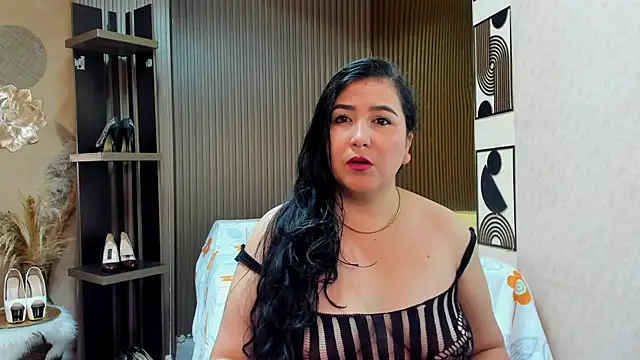 Snapshot of BBWLuxuryMuse chatting on May 3, 12:00 pm BBWLuxuryMuse online show from May 3, 12:00 pm