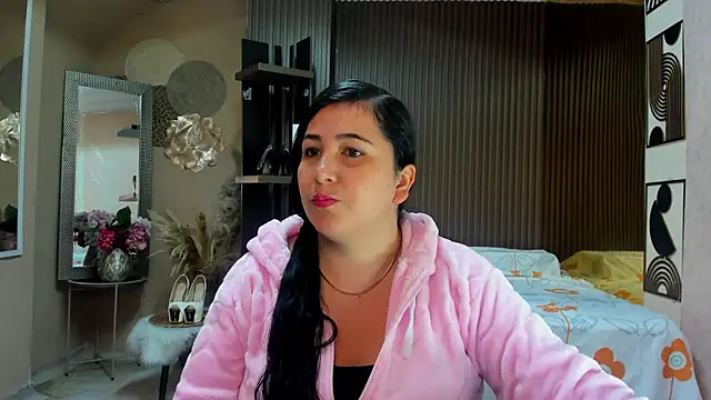 Snapshot of BBWLuxuryMuse chatting on May 6, 11:26 am BBWLuxuryMuse online show from May 6, 11:26 am