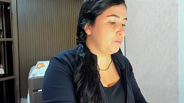 Snapshot of BBWLuxuryMuse chatting on May 14, 11:17 am BBWLuxuryMuse online show from May 14, 11:17 am