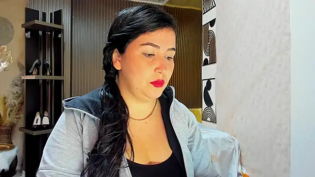 Snapshot of BBWLuxuryMuse chatting on May 15, 11:06 am BBWLuxuryMuse online show from May 15, 11:06 am
