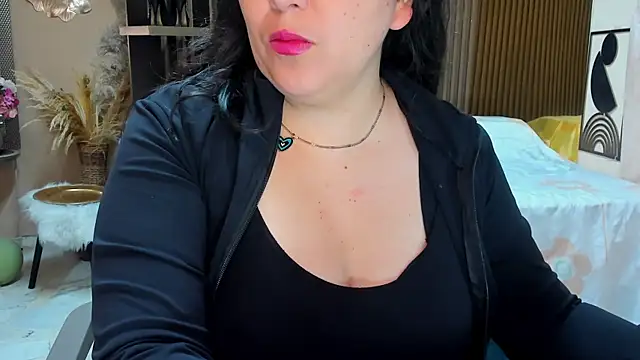 Snapshot of BBWLuxuryMuse chatting on May 19, 11:49 am BBWLuxuryMuse online show from May 19, 11:49 am