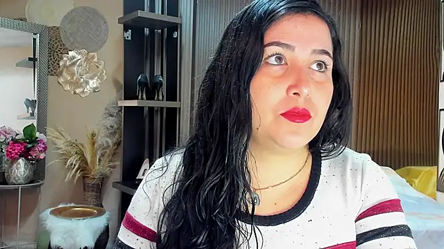Snapshot of BBWLuxuryMuse chatting on May 20, 11:38 am BBWLuxuryMuse online show from May 20, 11:38 am