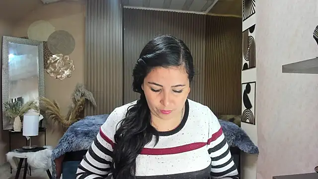 Snapshot of BBWLuxuryMuse chatting on May 30, 11:18 am BBWLuxuryMuse online show from May 30, 11:18 am