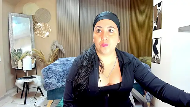 Snapshot of BBWLuxuryMuse chatting on June 2, 11:23 am BBWLuxuryMuse online show from June 2, 11:23 am