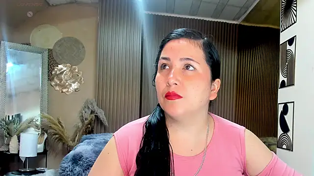 Snapshot of BBWLuxuryMuse chatting on June 4, 11:16 am BBWLuxuryMuse online show from June 4, 11:16 am