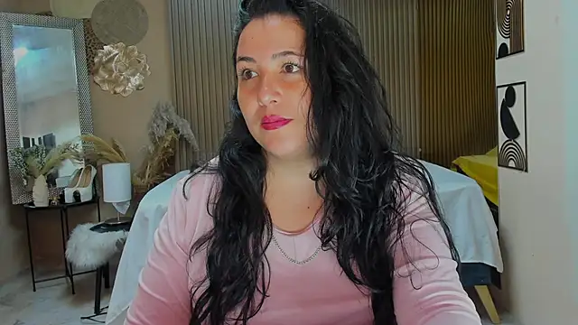 Snapshot of BBWLuxuryMuse chatting on June 8, 11:43 am BBWLuxuryMuse online show from June 8, 11:43 am