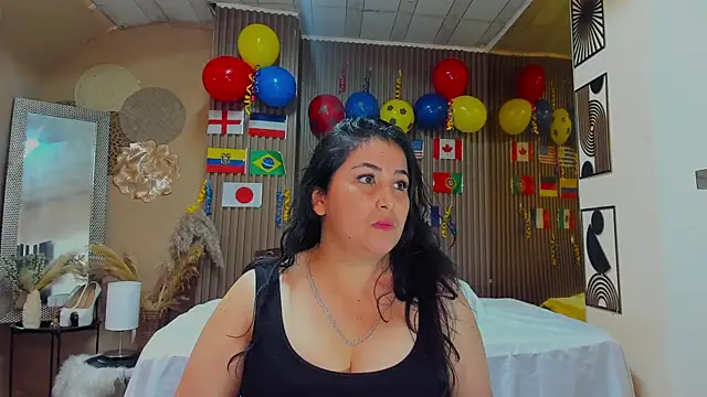 Snapshot of BBWLuxuryMuse chatting on June 11, 12:36 pm BBWLuxuryMuse online show from June 11, 12:36 pm