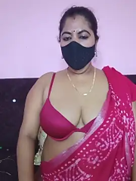 Snapshot of Polly-bhabi chatting on May 24, 10:37 pm Polly-bhabi online show from May 24, 10:37 pm