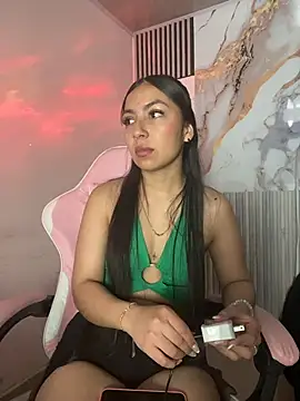 Julieth ec online show from May 8, 12:32 pm